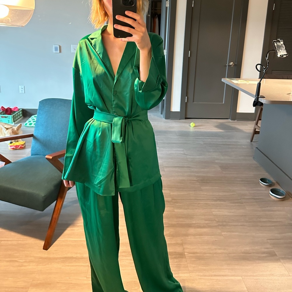 Green satin suit, XS, NWOT